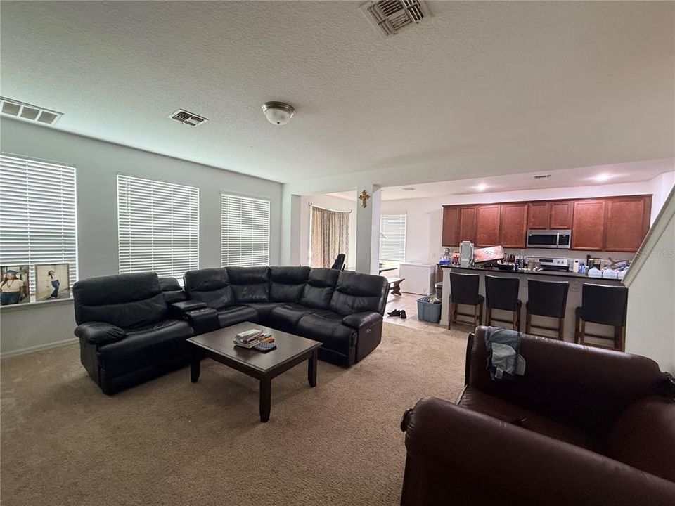 For Sale: $718,000 (6 beds, 4 baths, 4194 Square Feet)