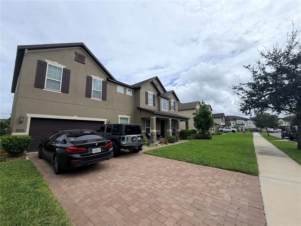 For Sale: $718,000 (6 beds, 4 baths, 4194 Square Feet)