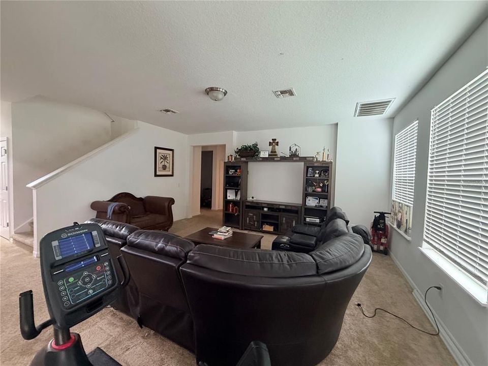 For Sale: $718,000 (6 beds, 4 baths, 4194 Square Feet)