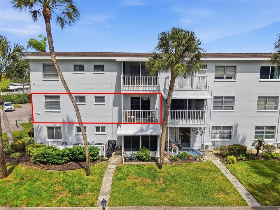 For Sale: $139,000 (2 beds, 2 baths, 966 Square Feet)