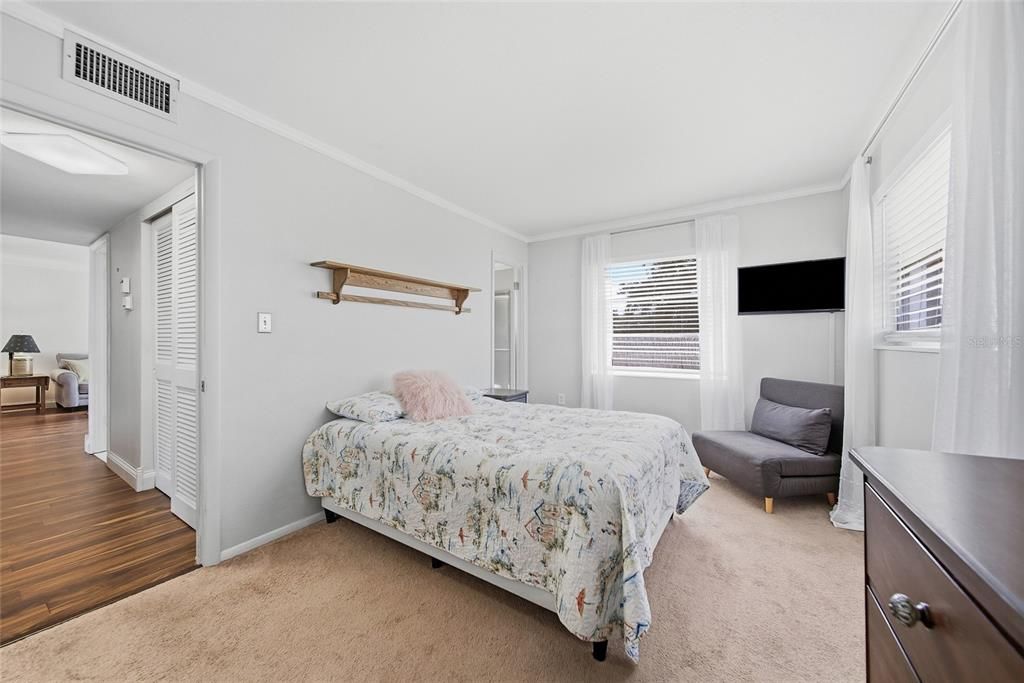 For Sale: $139,000 (2 beds, 2 baths, 966 Square Feet)