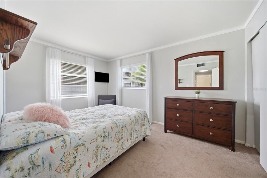 For Sale: $139,000 (2 beds, 2 baths, 966 Square Feet)