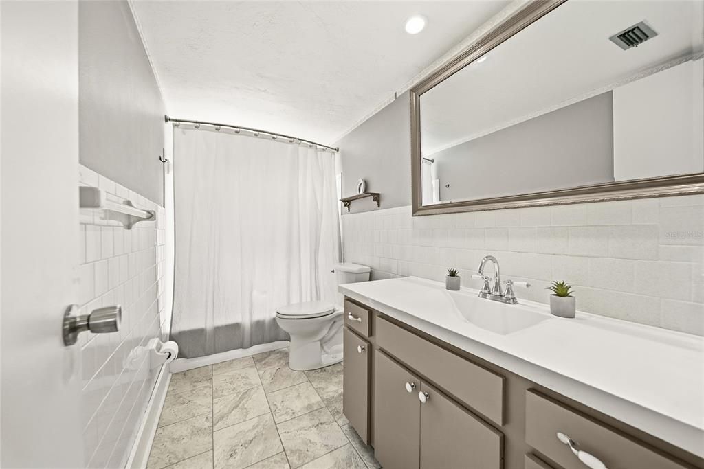 For Sale: $139,000 (2 beds, 2 baths, 966 Square Feet)