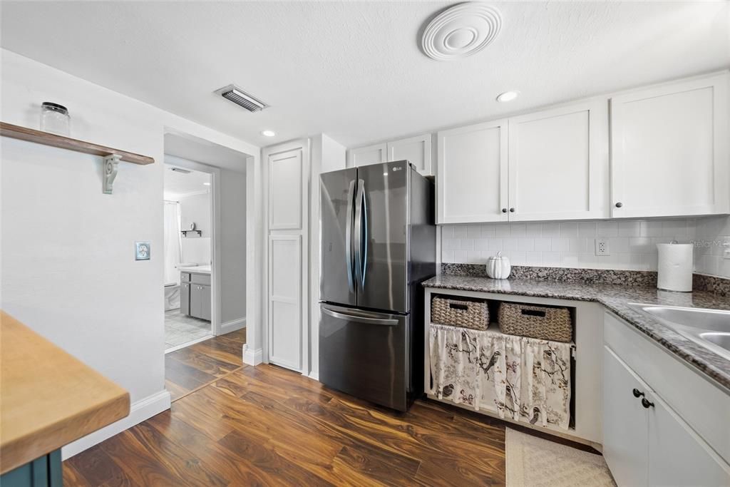 For Sale: $139,000 (2 beds, 2 baths, 966 Square Feet)