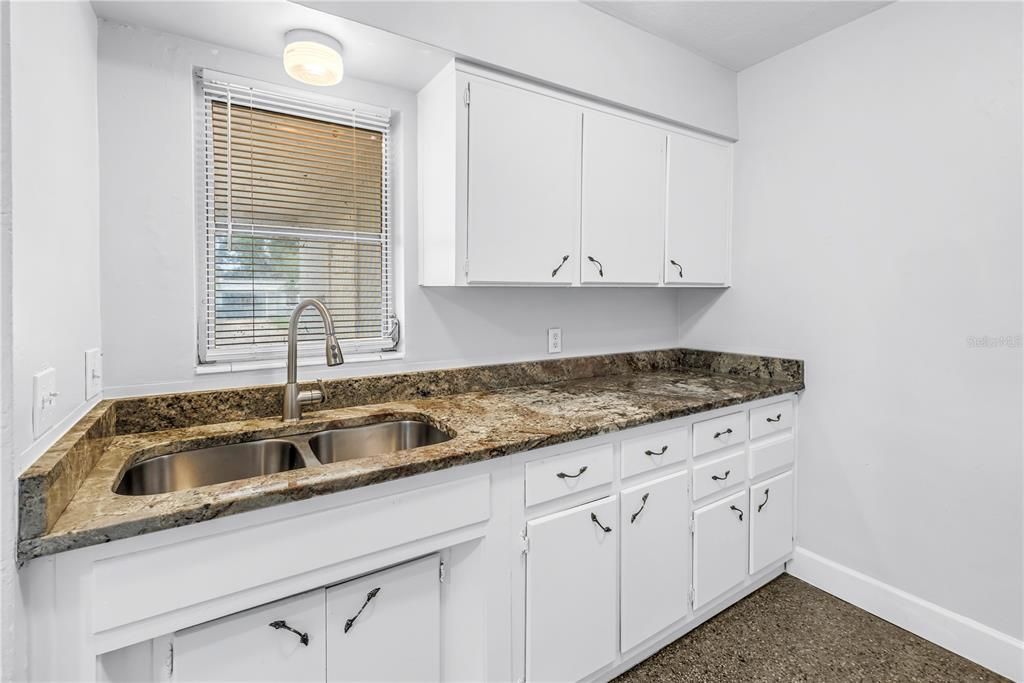 For Rent: $1,500 (2 beds, 1 baths, 780 Square Feet)
