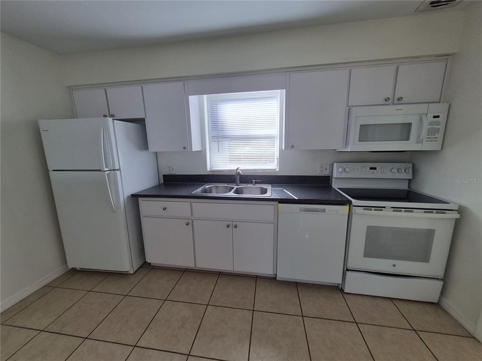 В аренду: $1,199 (2 спален, 1 ванн, 808 Квадратных фут)