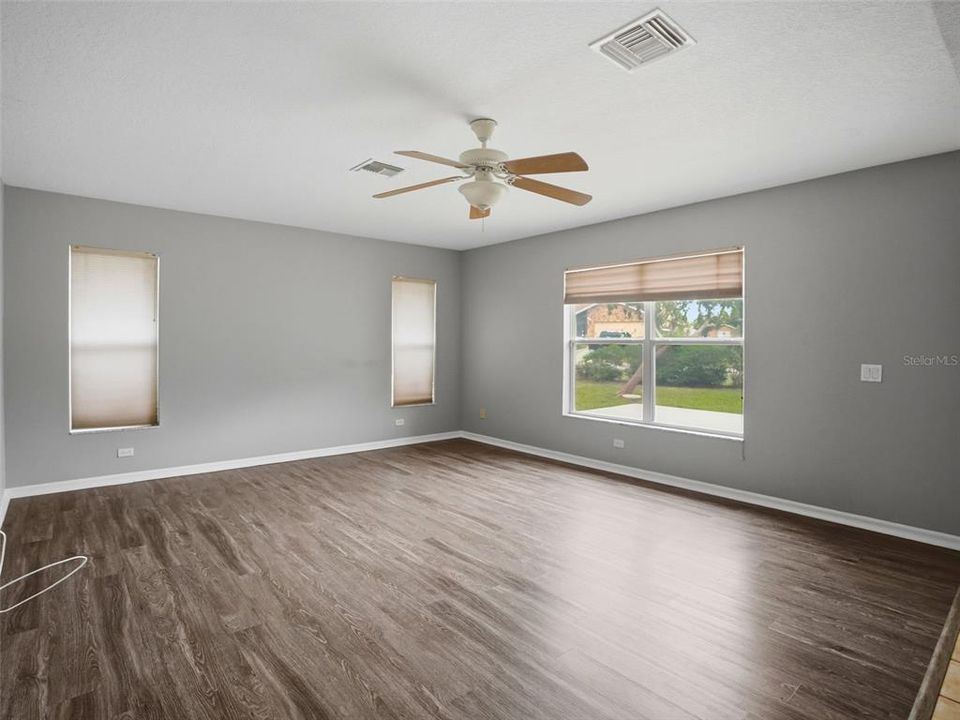 En Venta: $349,900 (3 camas, 2 baños, 2131 Pies cuadrados)