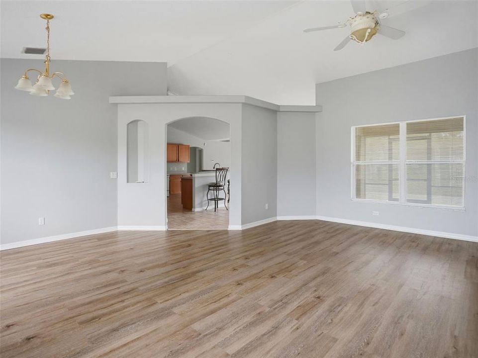 En Venta: $349,900 (3 camas, 2 baños, 2131 Pies cuadrados)