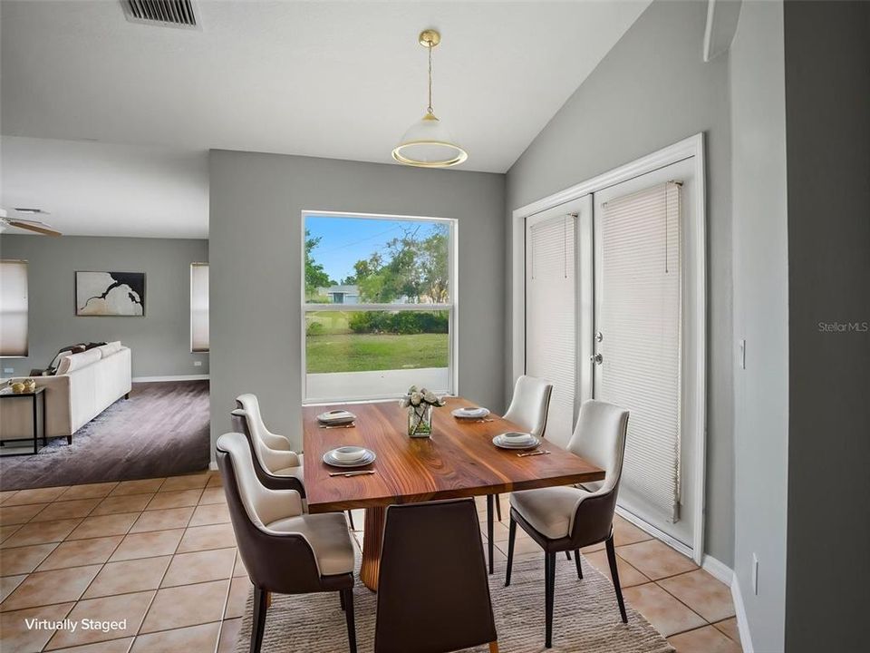 En Venta: $349,900 (3 camas, 2 baños, 2131 Pies cuadrados)