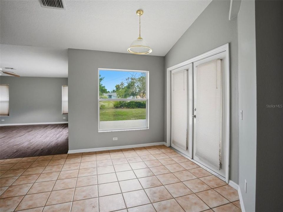 En Venta: $349,900 (3 camas, 2 baños, 2131 Pies cuadrados)