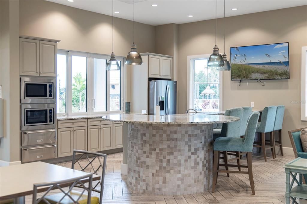Active With Contract: $950,000 (4 beds, 3 baths, 2464 Square Feet)