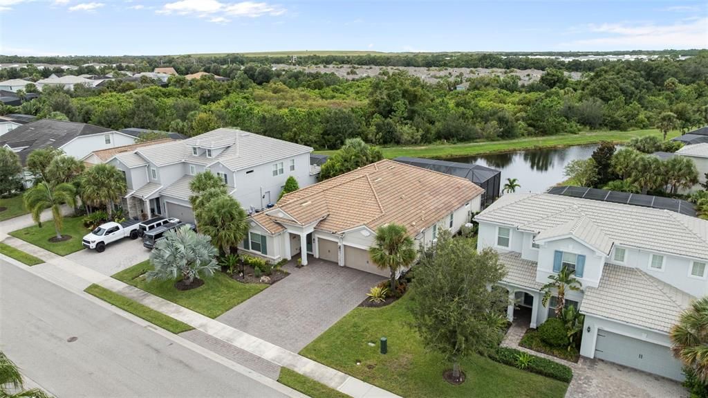 Active With Contract: $950,000 (4 beds, 3 baths, 2464 Square Feet)