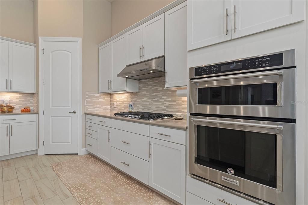 Active With Contract: $950,000 (4 beds, 3 baths, 2464 Square Feet)