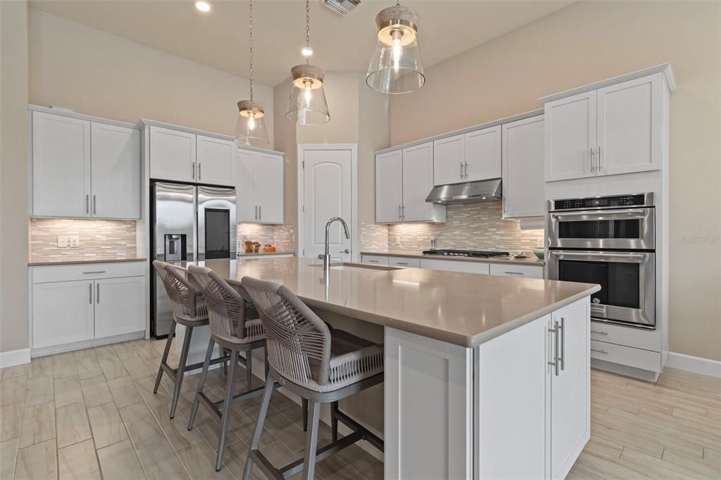 Active With Contract: $950,000 (4 beds, 3 baths, 2464 Square Feet)