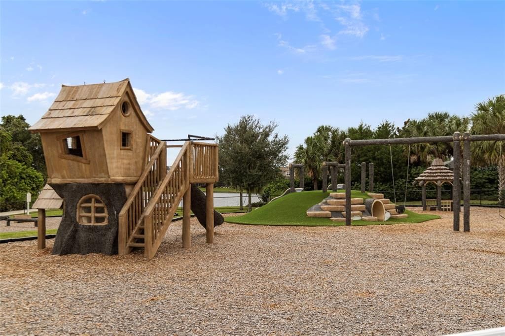 Active With Contract: $950,000 (4 beds, 3 baths, 2464 Square Feet)