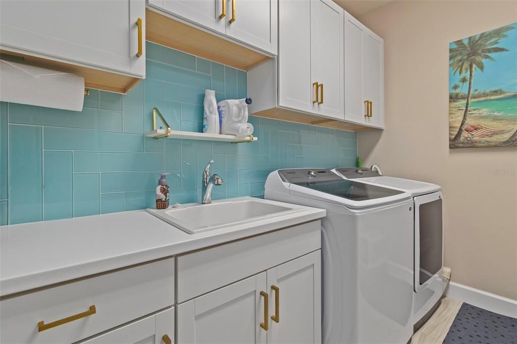 Active With Contract: $950,000 (4 beds, 3 baths, 2464 Square Feet)