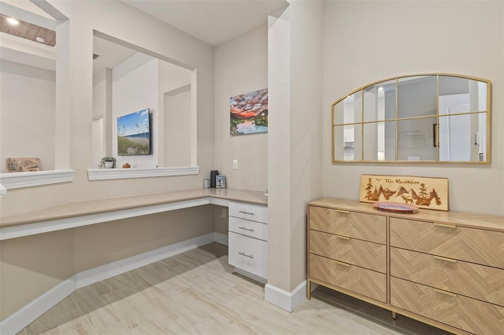 Active With Contract: $950,000 (4 beds, 3 baths, 2464 Square Feet)