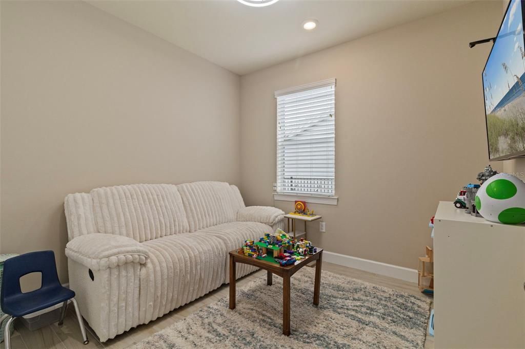 Active With Contract: $950,000 (4 beds, 3 baths, 2464 Square Feet)