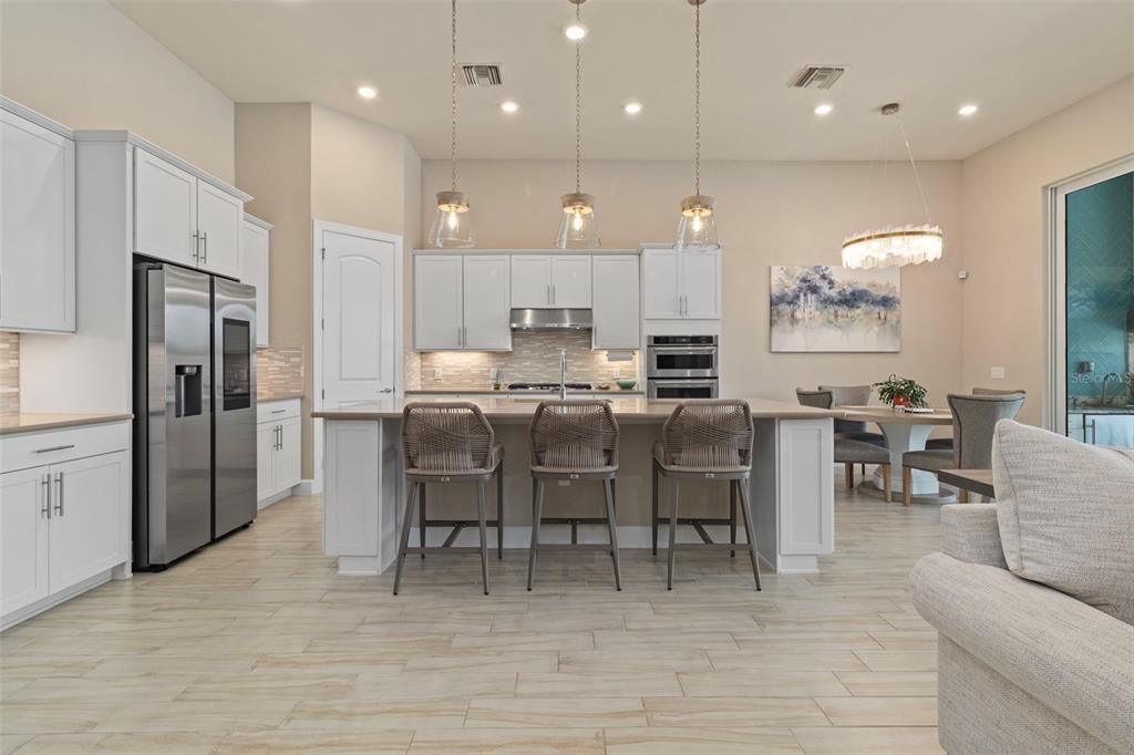 Active With Contract: $950,000 (4 beds, 3 baths, 2464 Square Feet)