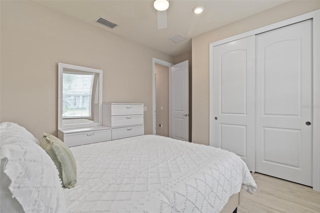 Active With Contract: $950,000 (4 beds, 3 baths, 2464 Square Feet)