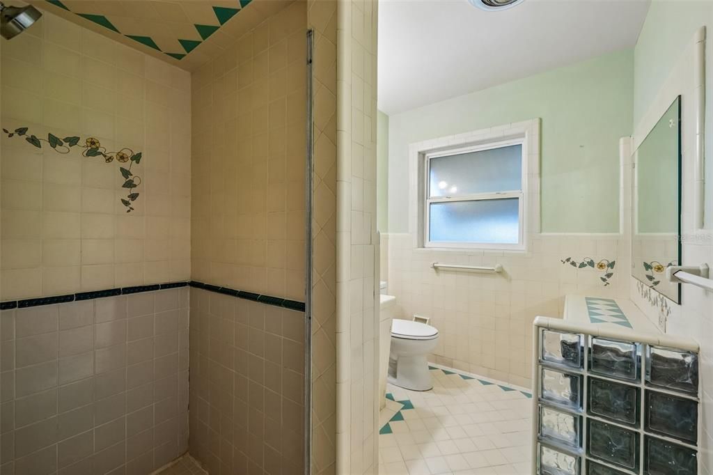 Active With Contract: $365,000 (2 beds, 2 baths, 1665 Square Feet)