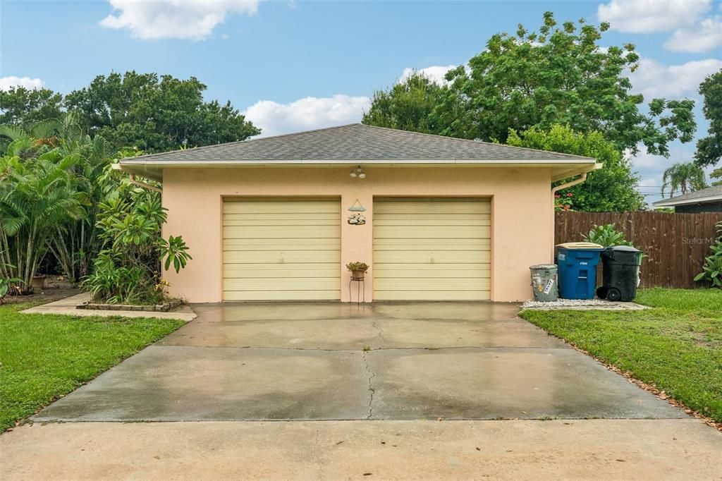 Active With Contract: $365,000 (2 beds, 2 baths, 1665 Square Feet)