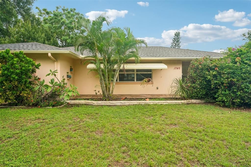 Active With Contract: $365,000 (2 beds, 2 baths, 1665 Square Feet)
