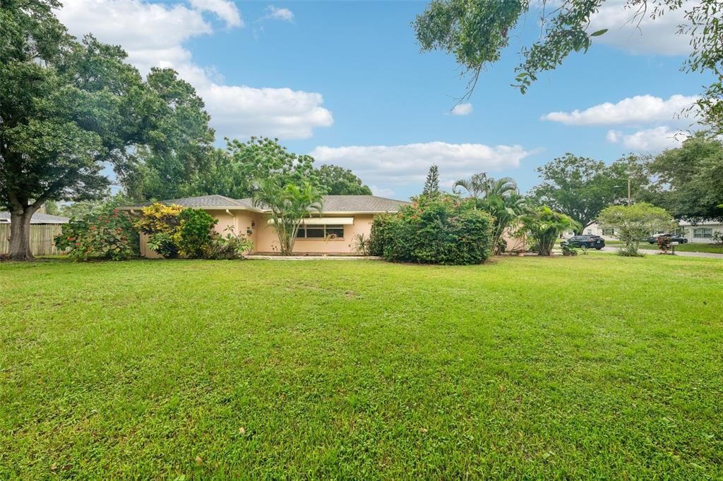 Active With Contract: $365,000 (2 beds, 2 baths, 1665 Square Feet)