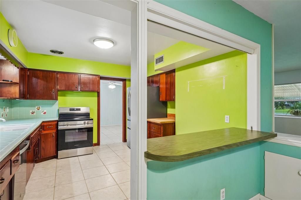 Active With Contract: $365,000 (2 beds, 2 baths, 1665 Square Feet)