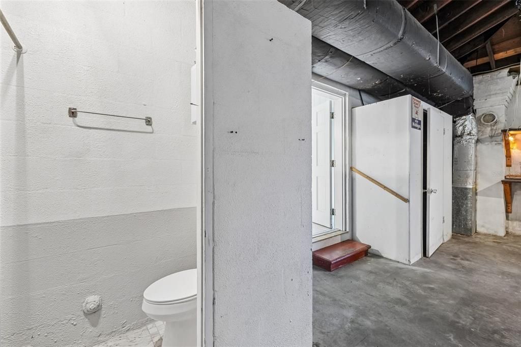 Active With Contract: $365,000 (2 beds, 2 baths, 1665 Square Feet)