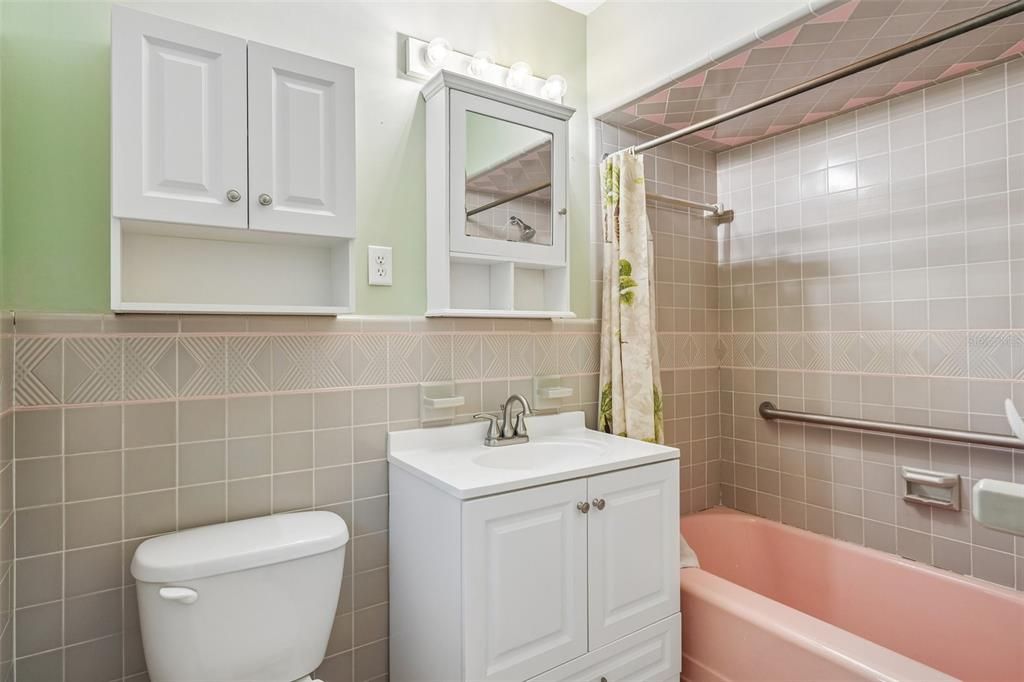 Active With Contract: $365,000 (2 beds, 2 baths, 1665 Square Feet)
