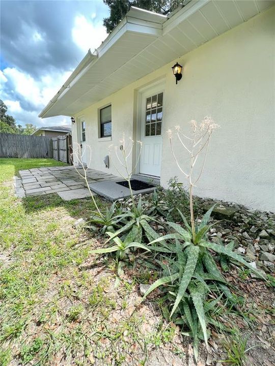 For Rent: $1,400 (3 beds, 1 baths, 918 Square Feet)