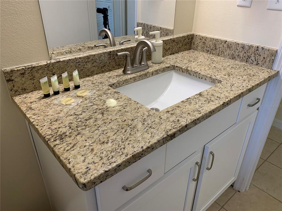For Rent: $1,400 (3 beds, 1 baths, 918 Square Feet)