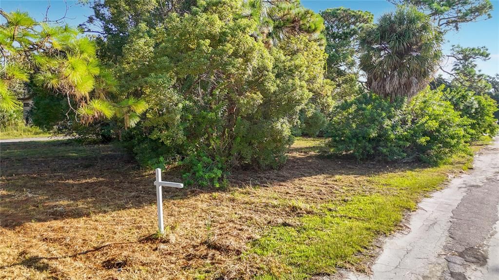 待售: $34,900 (0.17 acres)