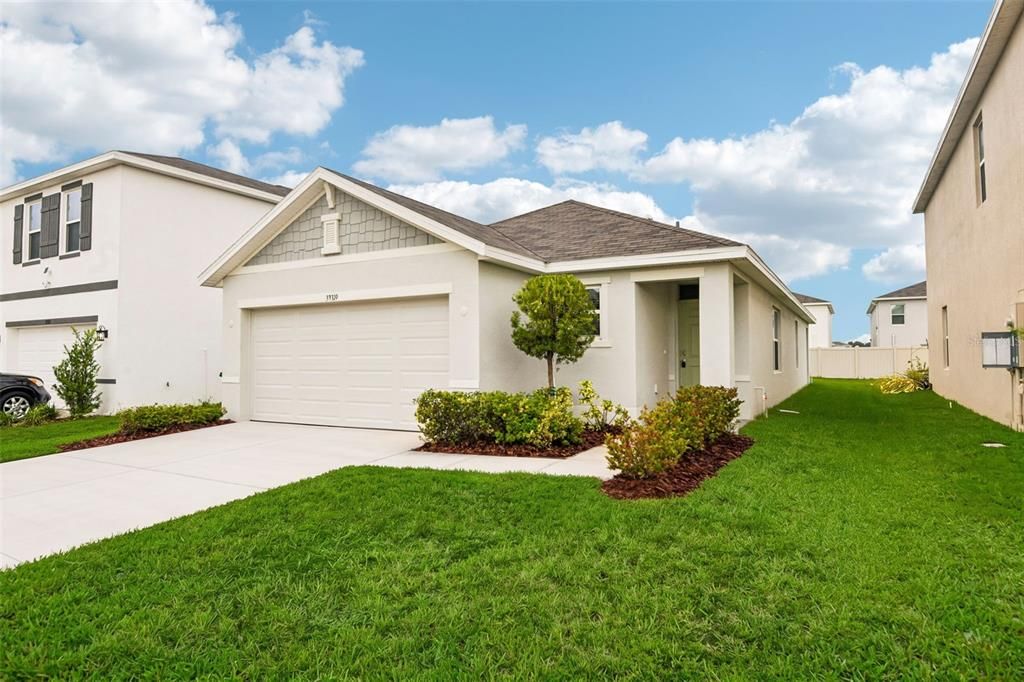 For Sale: $299,900 (3 beds, 2 baths, 1516 Square Feet)