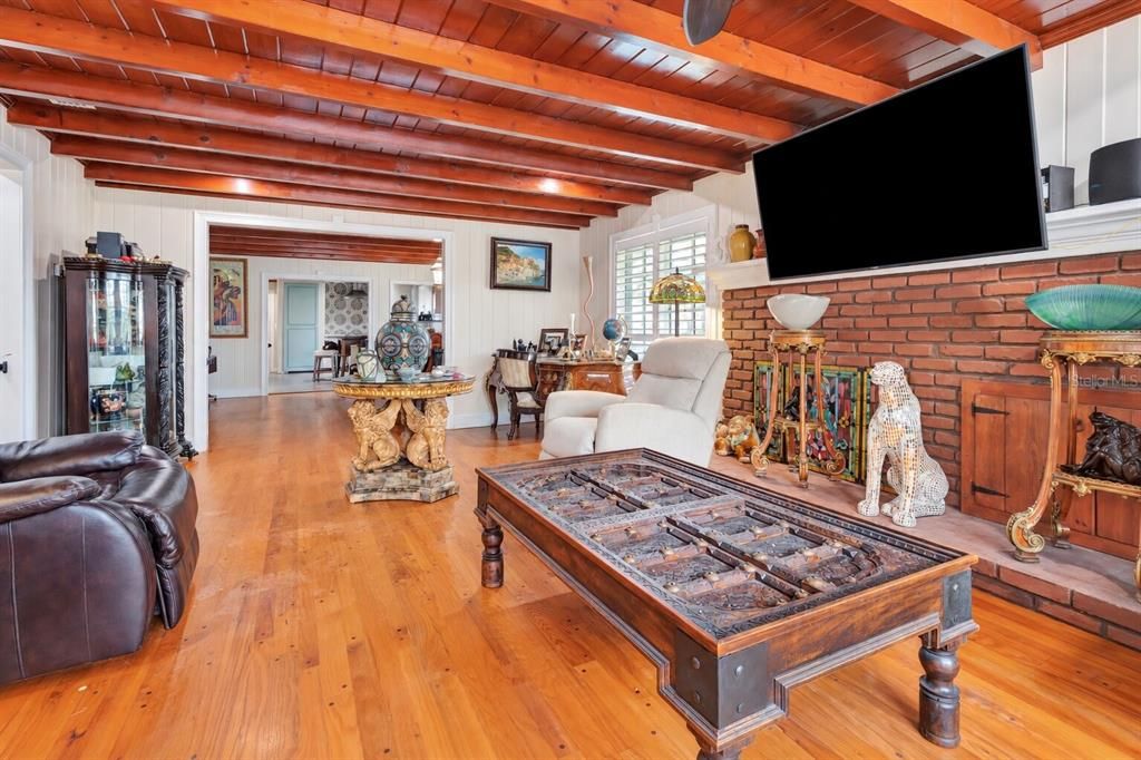 For Sale: $600,000 (4 beds, 2 baths, 2676 Square Feet)