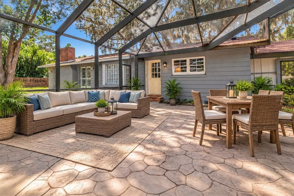 For Sale: $600,000 (4 beds, 2 baths, 2676 Square Feet)