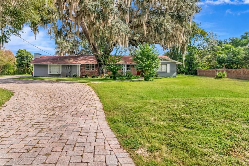 For Sale: $600,000 (4 beds, 2 baths, 2676 Square Feet)