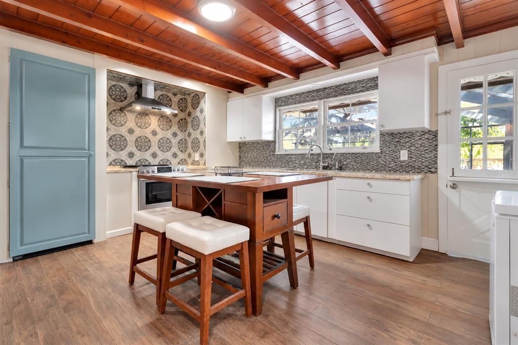 For Sale: $600,000 (4 beds, 2 baths, 2676 Square Feet)