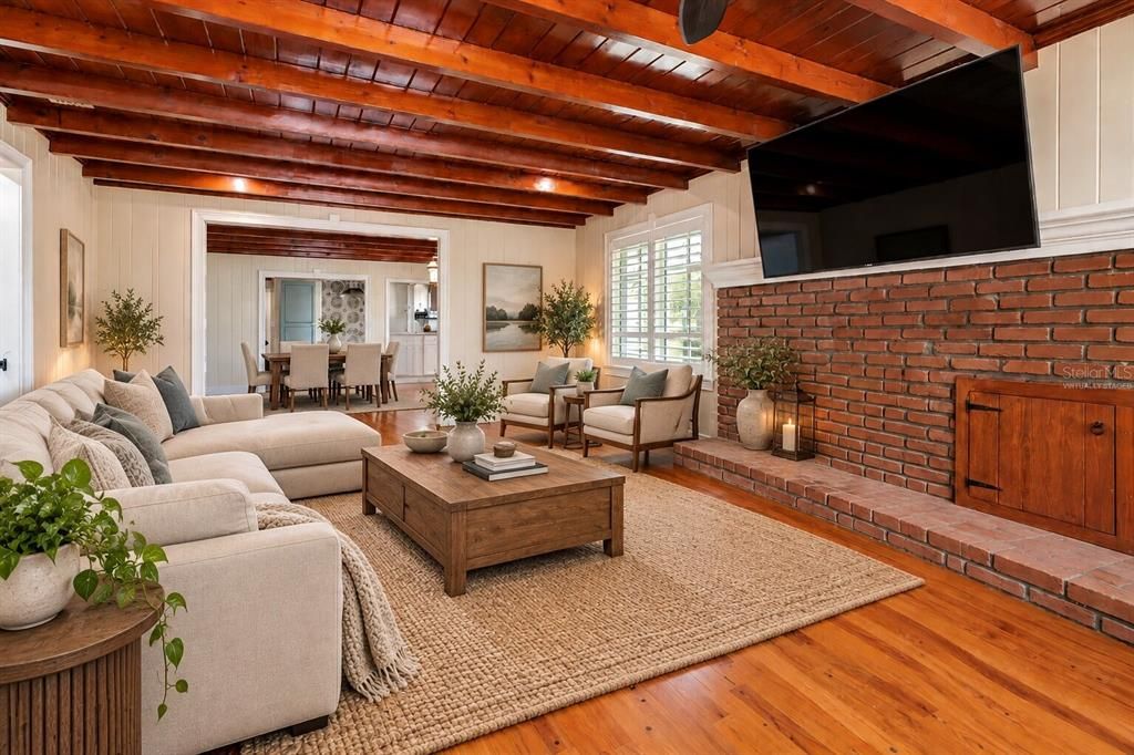 For Sale: $600,000 (4 beds, 2 baths, 2676 Square Feet)
