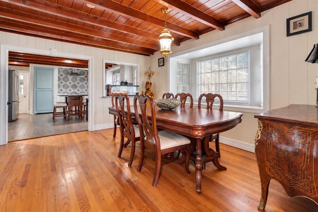 For Sale: $600,000 (4 beds, 2 baths, 2676 Square Feet)