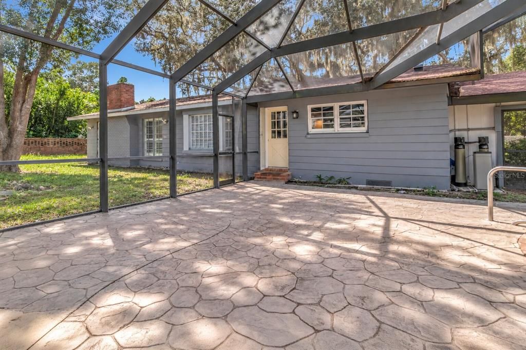 For Sale: $600,000 (4 beds, 2 baths, 2676 Square Feet)
