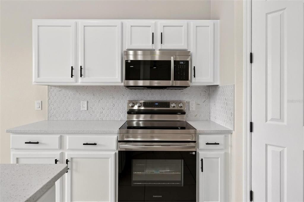 For Sale: $299,990 (2 beds, 2 baths, 1548 Square Feet)