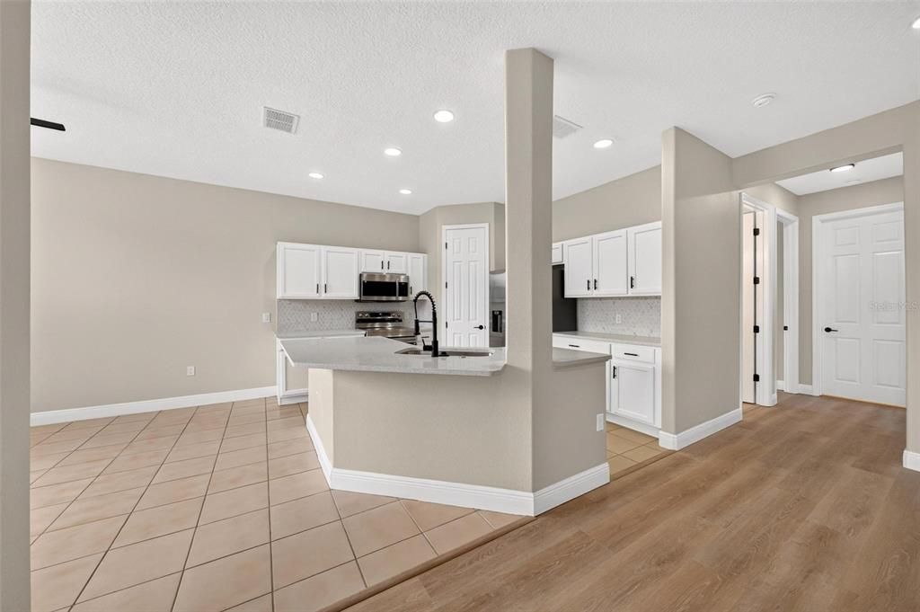For Sale: $299,990 (2 beds, 2 baths, 1548 Square Feet)