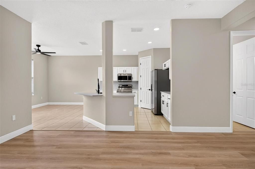 For Sale: $299,990 (2 beds, 2 baths, 1548 Square Feet)
