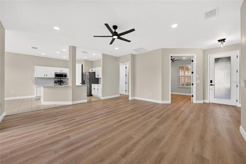 For Sale: $299,990 (2 beds, 2 baths, 1548 Square Feet)