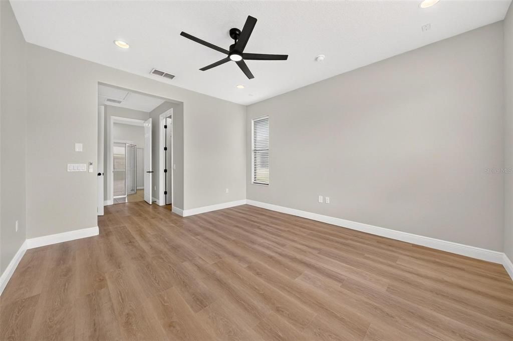 For Sale: $299,990 (2 beds, 2 baths, 1548 Square Feet)