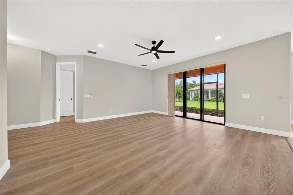 For Sale: $299,990 (2 beds, 2 baths, 1548 Square Feet)