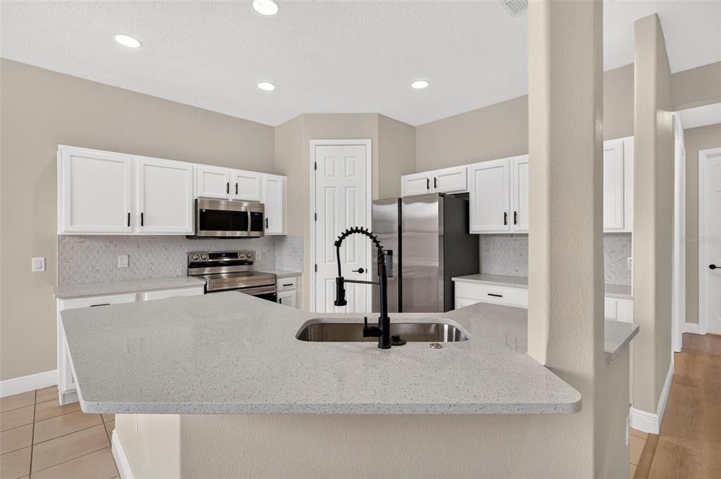 For Sale: $299,990 (2 beds, 2 baths, 1548 Square Feet)