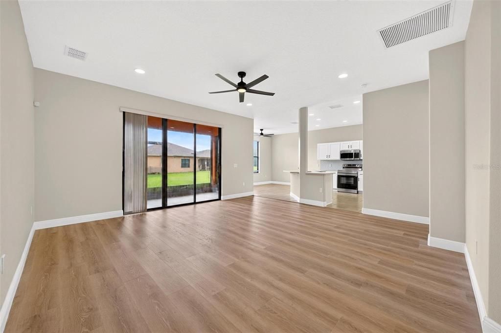 For Sale: $299,990 (2 beds, 2 baths, 1548 Square Feet)